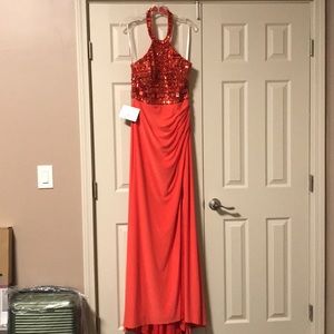Prom dress never worn with tag on it
